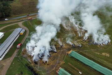 Blitzeinschlag setzt Stroh in Brand: Warnung an die Bevölkerung