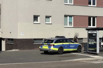 Mann klopft blutüberströmt bei Nachbar, dann bricht er zusammen