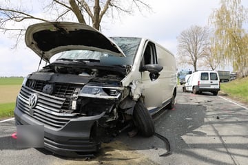 Staatsstraße nach Frontalcrash im Erzgebirge gesperrt