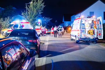 Blutige Eskalation: Mehrere Menschen erleiden bei Streit Stichverletzungen