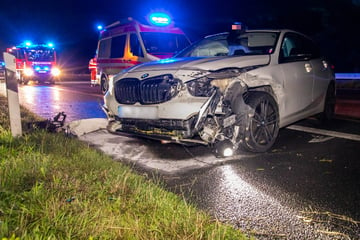 Unfall A72: Heftiger Crash auf A72: Betrunkener BMW-Fahrer kracht gegen Auto und Leitplanke