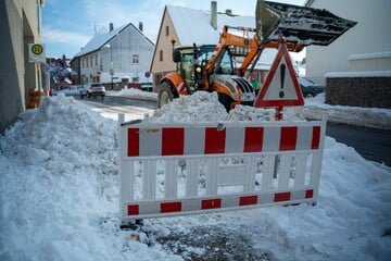 Schneechaos in Bayern: Unfälle auf glatten Straßen, Zugstrecken gesperrt