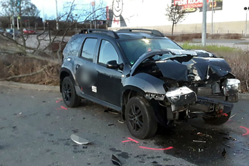 Rätsel um Unfall-Dacia am Chemnitz-Center: Wer hat dieses Auto geschrottet?