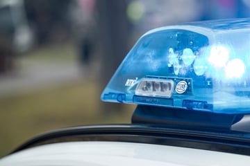 Unfall auf B27: Auto schleudert über Fahrbahn, Kinder verletzt