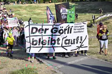 Hunderte protestieren am Görlitzer Park gegen geplante Umzäunung