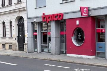 Leipzig: Raub in Leipziger Wettbüro: Täter bedrohen Mitarbeiter und machen sich über Tresor her