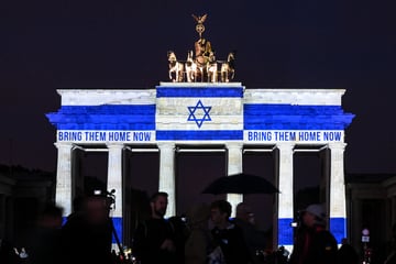 Berlin: Abgeordnetenhaus erinnert an Hamas-Massaker: Zeitzeugen berichten Berliner Schülern