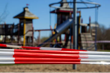 Auf öffentlichem Spielplatz: Ehemann soll seine Frau (†37) mit Messer getötet haben