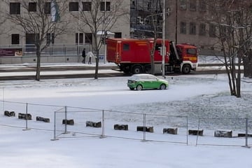 Dresden: Alarm in Dresdner Gewerbepark: Feuerwehr im Einsatz