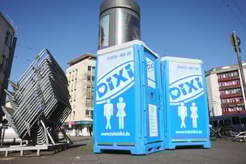 Köln: Schocktat an Karneval: Jugendliche in Dixi-Klo vergewaltigt - Polizei fahndet nach Täter