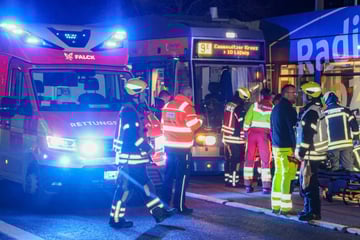 Frau wird im Leipziger Norden zwischen Straßenbahnen eingeklemmt