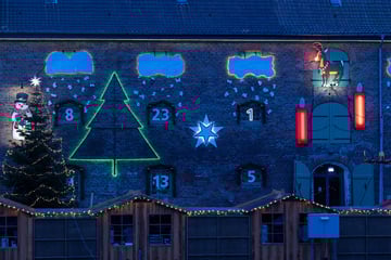 Packhaus im Norden wird zu riesigem Adventskalender
