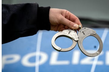 Tödlicher Angriff: Frau stirbt nach Halsverletzung – Ex-Partner im Verdacht