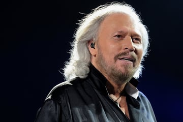 Plötzlich kursiert seine Todesmeldung: Fans bangen um "Bee Gees"-Star, doch der lebt
