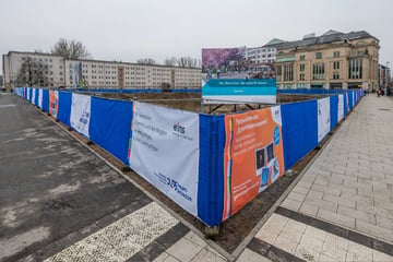 Chemnitz: "Erinnert an tiefste DDR-Zeiten": So reagieren Stadträte auf die Verhüllung des Conti-Lochs