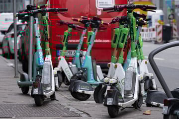 Köln: Bei Raubüberfällen doppelt gescheitert, Opfer bespuckt: Polizei jagt drei Halbstarke