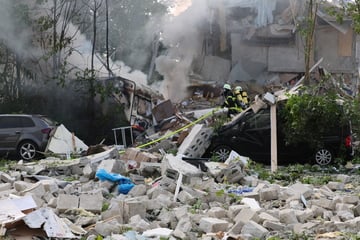 Explosion legt Wohnhaus in Schutt und Asche: Zwei Anwohner vermisst