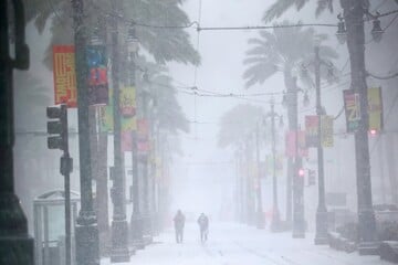 Rare snow socks New Orleans as Arctic blast chills large swaths of the US