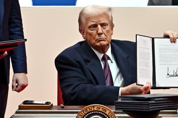 Trump signs executive order ending work from home for federal employees