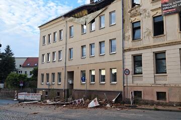 Dach von Brandruine in Sachsen eingestürzt: Bundesstraße wochenlang gesperrt