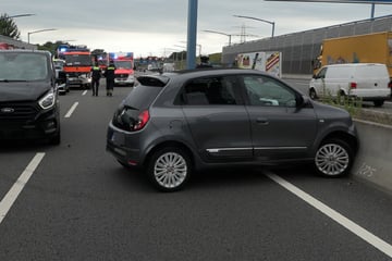 Unfall A7: Drei Fahrzeuge krachen auf A7 gegeneinander: Auto landet in Mittelleitplanke