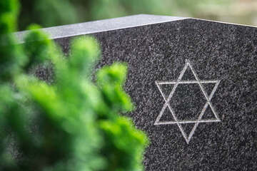 Randale auf jüdischem Friedhof: 13-Jähriger unter Tatverdacht