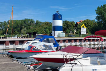 Mann droht Kiosk abzufackeln und flüchtet mit Boot vor Polizei