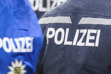 Dresden: Mutmaßlicher Dealer in Prohlis hochgenommen: Polizei findet Waffen, Drogen und eine Machete