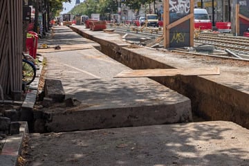 Leipzig: Jetzt ist es passiert! Radler bei Schacht-Sturz auf Karli-Baustelle schwer verletzt