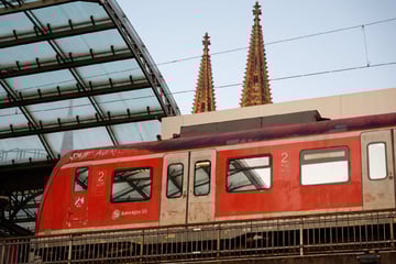Köln: Ausgerechnet an Rosenmontag: Bahnverkehr in Köln wegen Signalstörung zeitweise beeinträchtigt