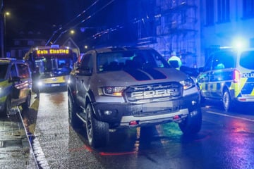 Tödlicher Crash in Solingen: Seniorin wird auf Gegenfahrbahn geschleudert