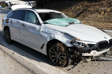 Accident A3: BMW rolls over several times!  Driver is lucky in misfortune