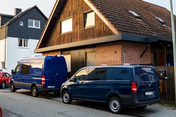 War es ein Verbrechen? 36-Jähriger liegt tot im Keller eines Mehrfamilienhauses