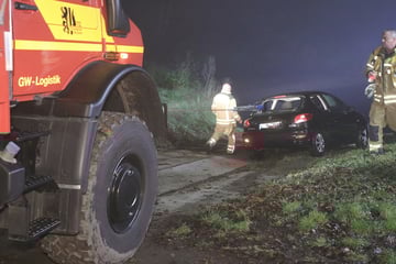 Auto rollt samt Fahrer in Elbe: Passanten retten Senior aus kaltem Wasser