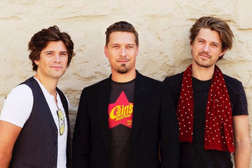 Hanson goes against the world with his first album in three years