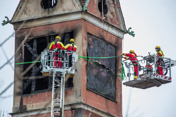 München: Nach Feuer in Altenheim: Aufziehendes Unwetter bedroht stark beschädigten Turm