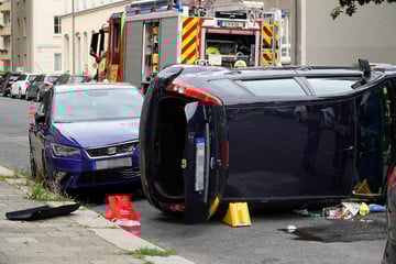 Unfall in Chemnitz: Ford landet auf der Seite