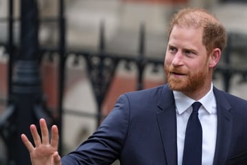 "Völlig verrückt": Prinz Harrys Hacking-Vorwürfe gegen Zeitung sorgen vor Gericht für Aufsehen
