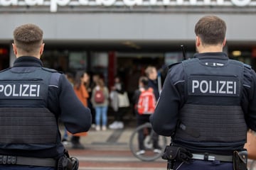 Fahrgast greift Mann nach lautem Telefonat mit Messer an