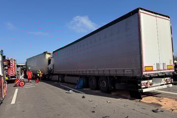 Unfall A7: Lkw krachen ineinander! A7 nach Unfall in Richtung Elbtunnel gesperrt