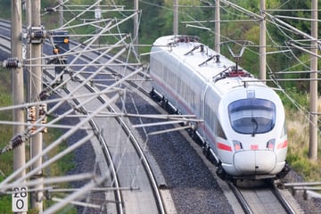 Dresden: ICE erfasst Frau kurz vor Dresden tödlich: Passagiere müssen Stunden ausharren