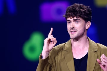 Mentalist lässt 20 Studiogäste aufstehen: Was er dann tut, versetzt alle in Staunen
