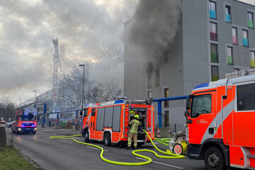 Berlin: Brand in Flüchtlingsheim: Feuerwehr rettet Kinder aus Wohnung