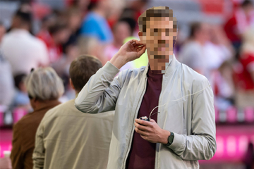 TV-Moderator weint vor laufender Kamera bei Bayern-Spiel!