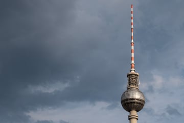 Grauer Himmel über Berlin und Brandenburg: Gewitter möglich