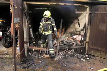 Chemnitz: Feuerwehreinsatz in Chemnitz: Garage brennt komplett aus