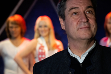 Markus Söder als "Dancing Queen": CSU-Chef geht mit ABBA-Auftritt viral