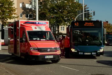 Bus muss wegen Radfahrer Vollbremsung einlegen: Vier Verletzte!