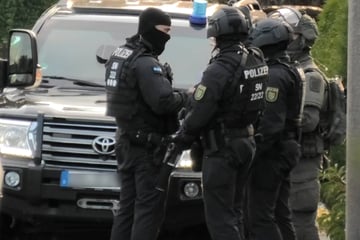 Großrazzia und Festnahmen um Reichsbürger-Gruppe Reuß: Schießtraining für Umsturz?