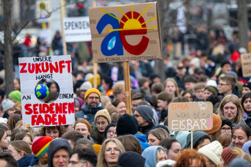 Fridays for Future: Tausende demonstrieren in Berlin für mehr Klimaschutz